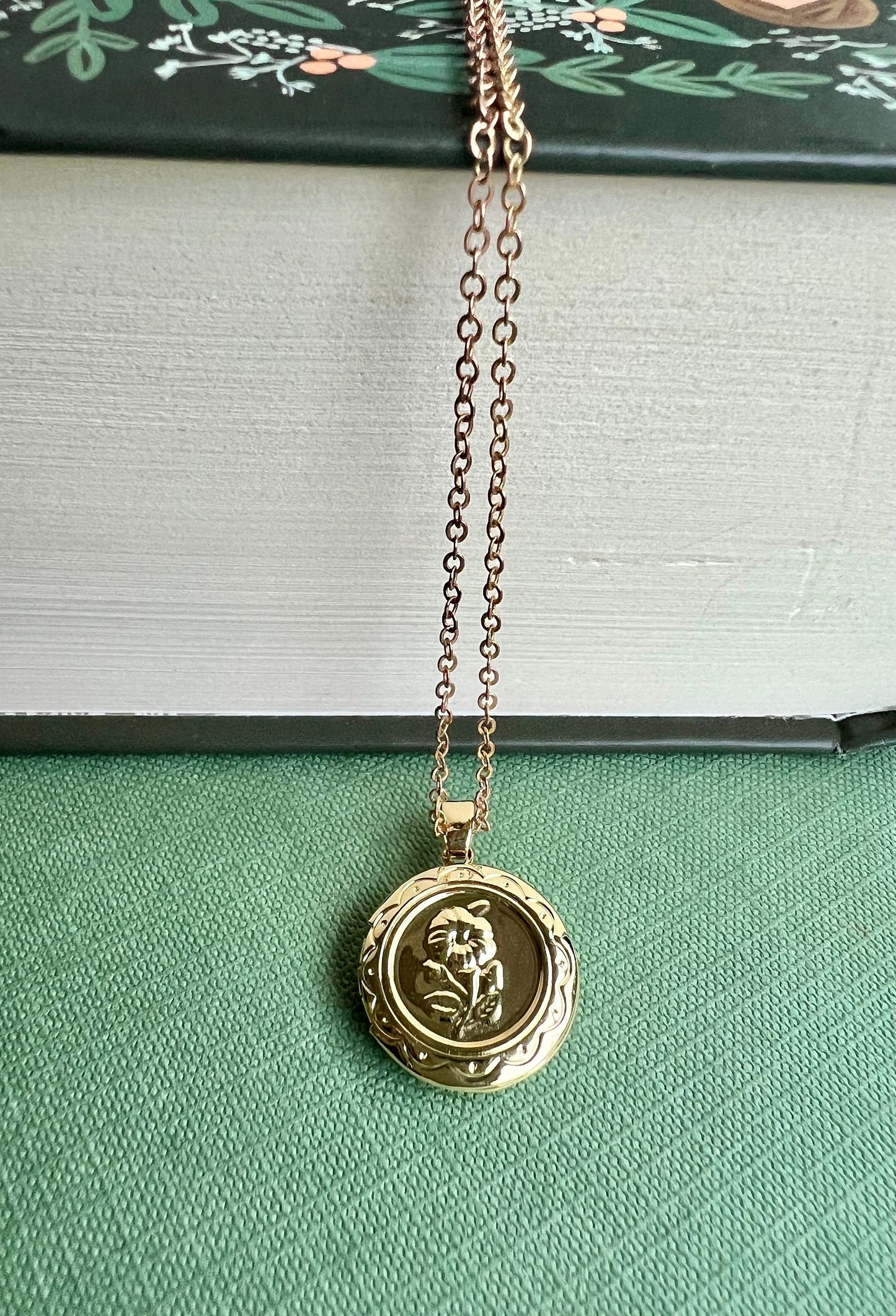 Antique style locket, 18k gold locket, flower necklace, small locket necklace, dainty locket, vintage locket, Christmas gift for her