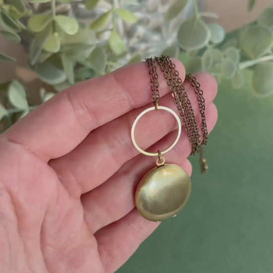 Simple Gold Locket, Circle and Locket Necklace, Keepsake Locket Necklace, Gift for Mother's Day, graduation gift